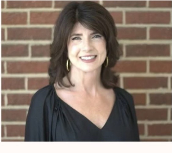 Donna, Esthetician at Sheree's Natural Cosmetics